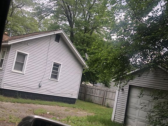 4th image of 829 Catawba Ave