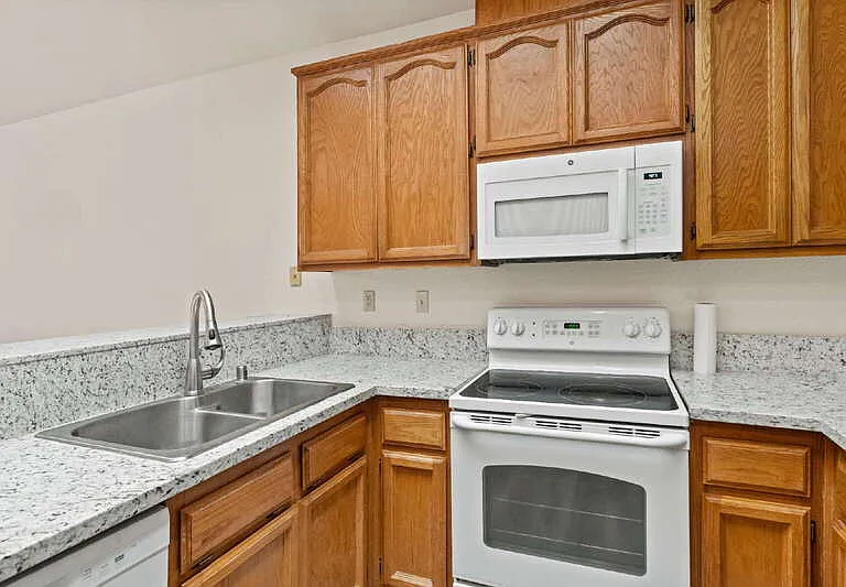 5740 Laguna Park Dr #B — Photo 10