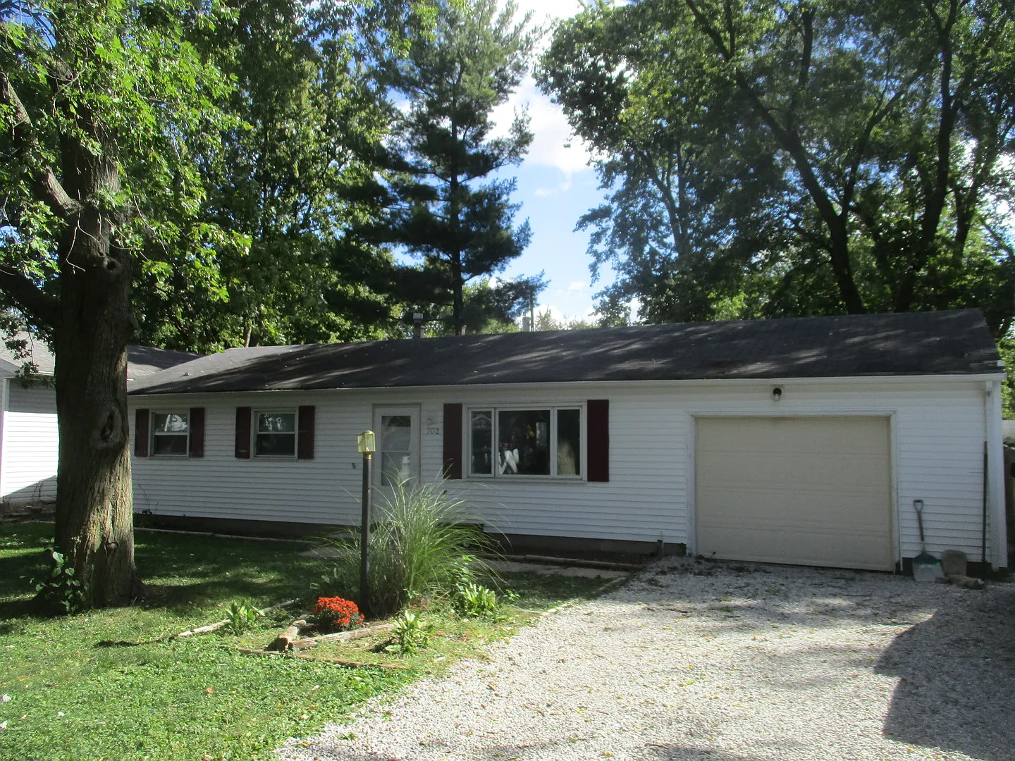 702 N Vorcey St photo 1