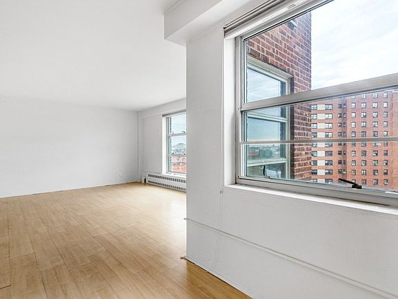 5th image of 80 La Salle St APT 15E