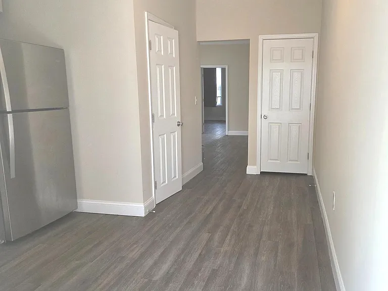 157 Robertson Ave — Photo 5
