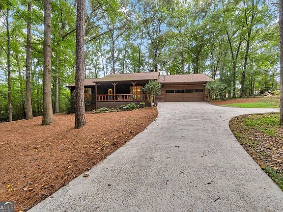 3rd image of 130 Hunt Ridge Dr