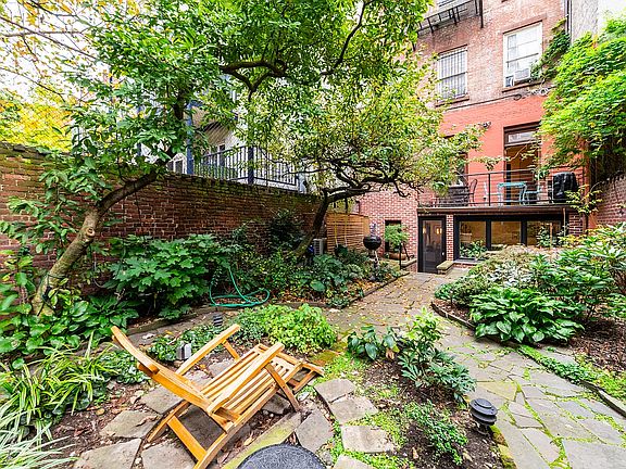 3rd image of 349 W 22nd St #1/2