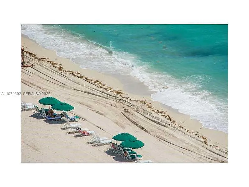Building Photo - 16699 Collins Ave #2406