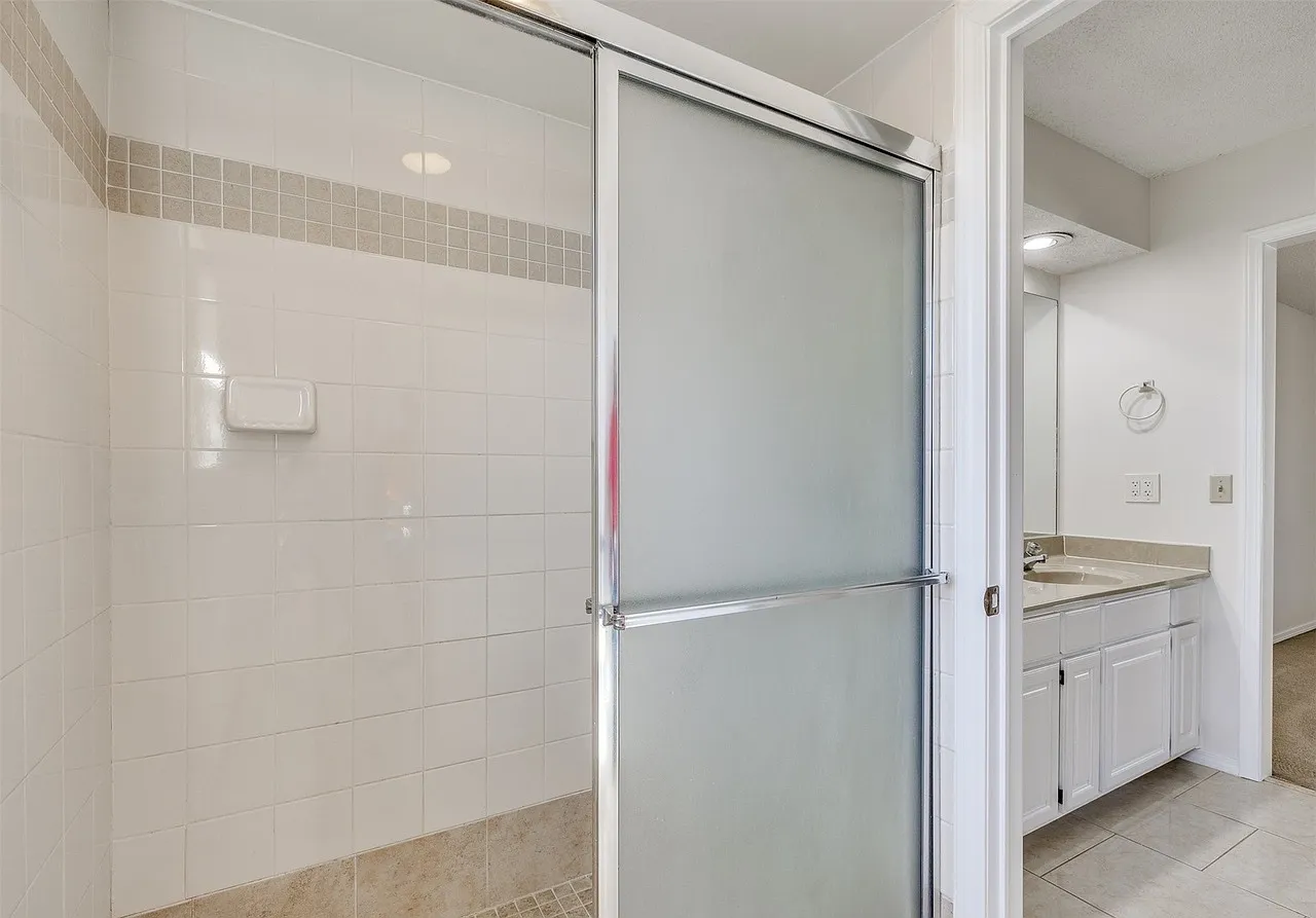 4 bed, 2.5 bath, 2532 sqft, $2,350 — Photo 4