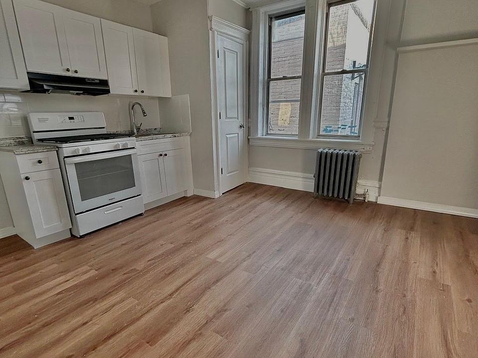 Kitchen w/ half bathroom