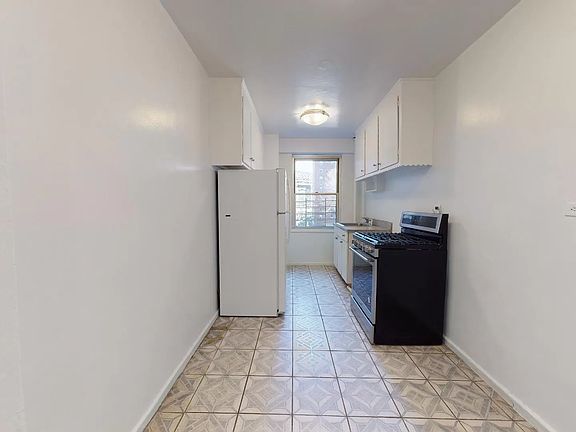 4th image of 570 Grand St APT H205