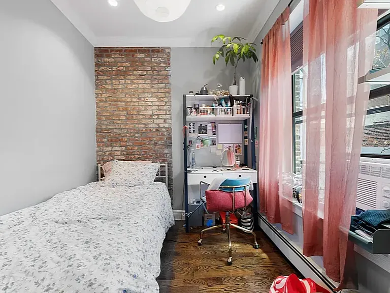 818 10th Ave #4B — Photo 8