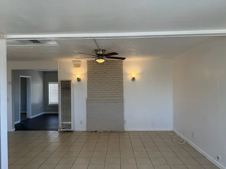 527 W Wilson Ave — Photo 6