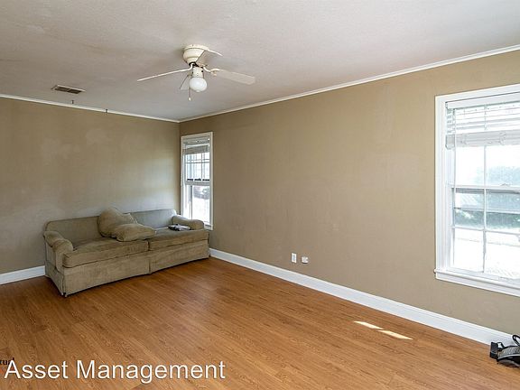 3rd image of 1015 Delhi St