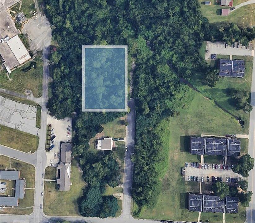 1st image of 900 Arbor Dr