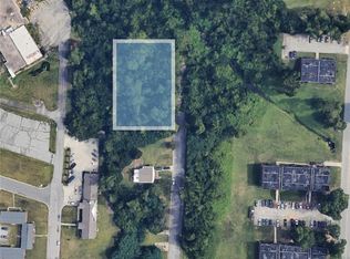 900 Arbor Dr, Greensboro, NC 27401