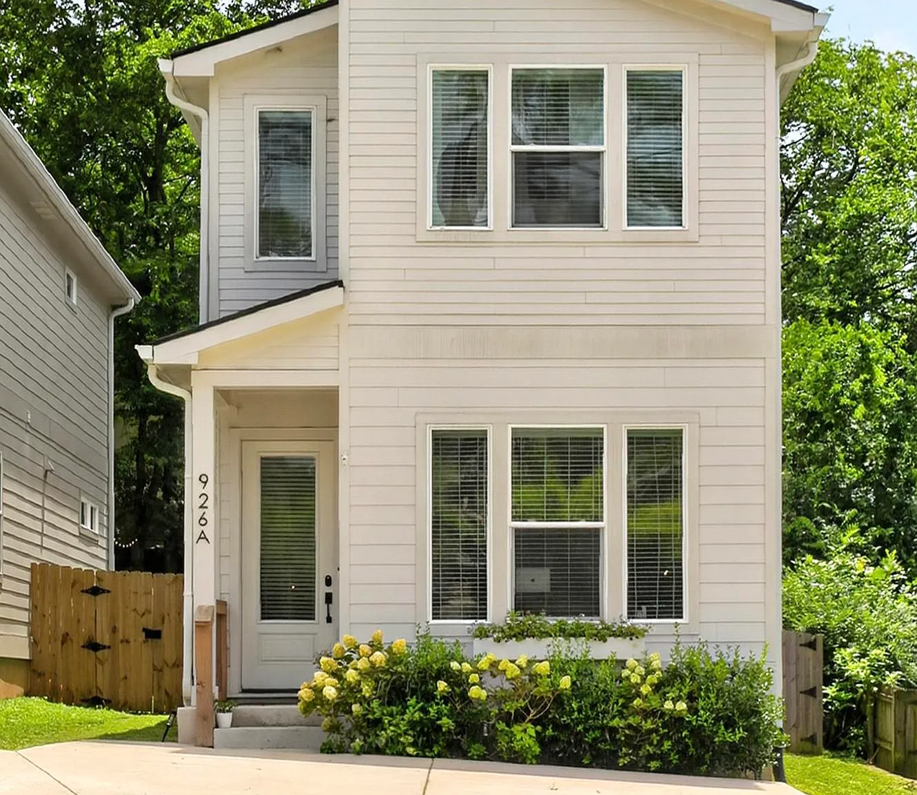 3 bed, 1898 sqft, $3,395 — Photo 2