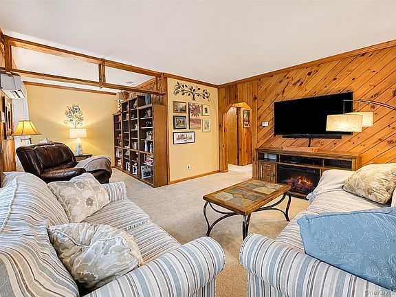 3rd image of 823 5th Street