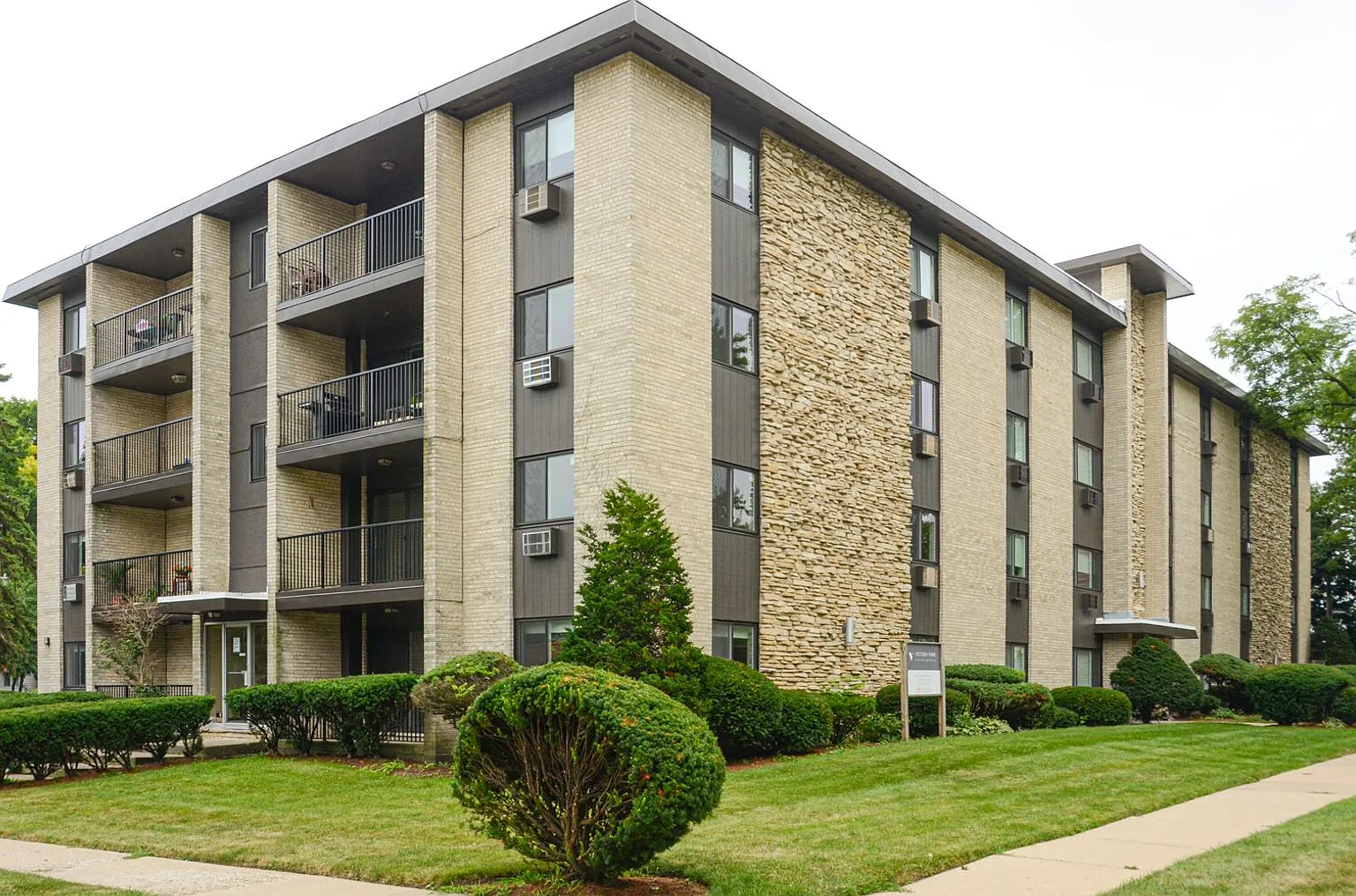 Victory Park Apartments — Photo 2