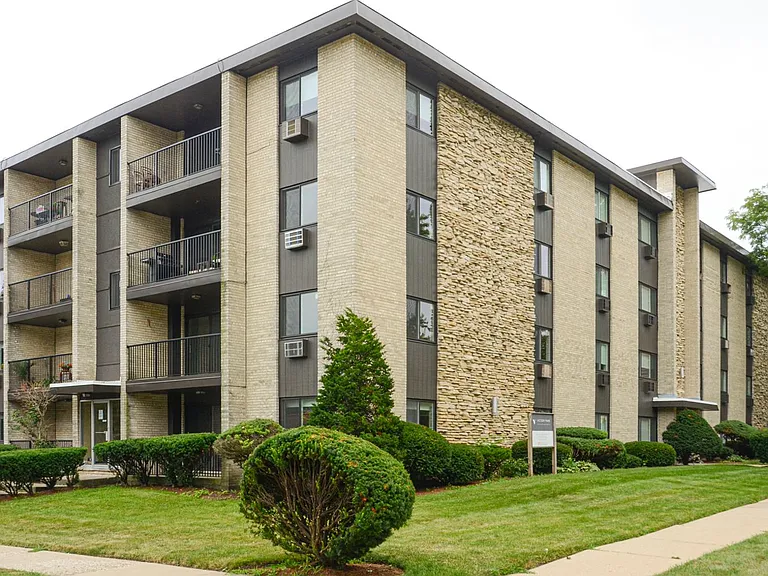 Victory Park Apartments — Photo 2
