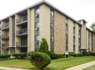 1405 North Ave APT 104, Waukegan, IL 60085