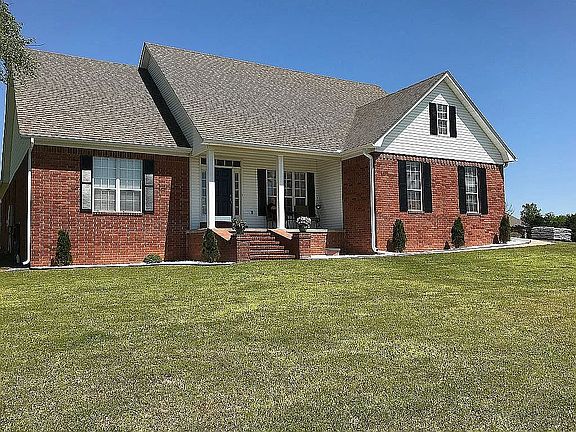 3rd image of 5 Woodridge Dr