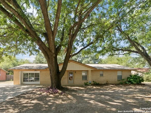 1248 Encino Dr, Pleasanton, TX 78064