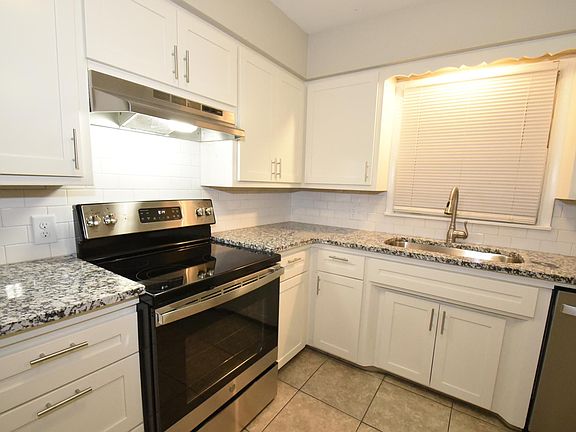 Newly remodeled kitchen. Granite countertops and stainless appliances
