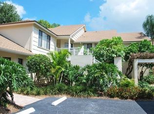 607 Courtside Dr, Naples, FL 34105