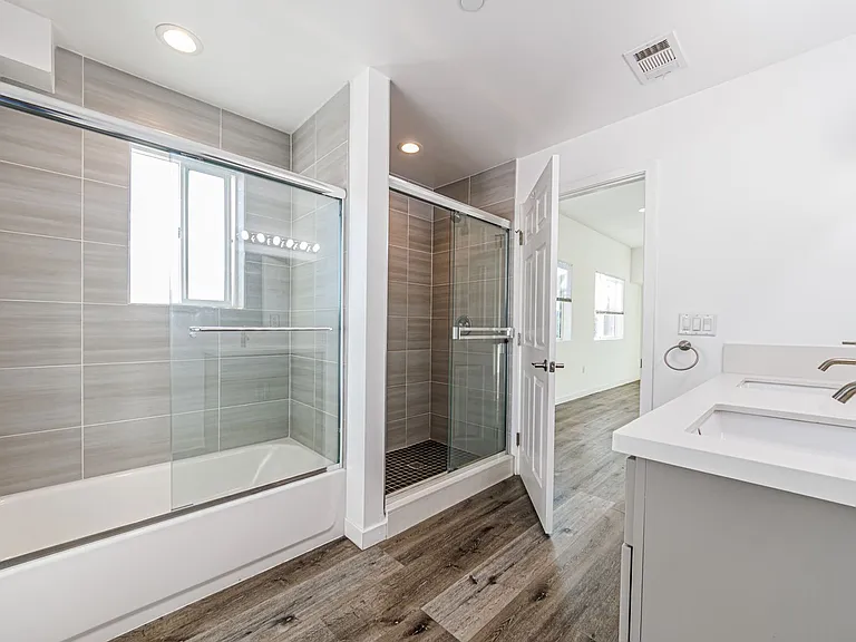 1119 N Berendo St — Photo 10