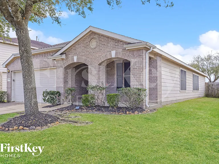 29311 Legends Hill Dr — Photo 1