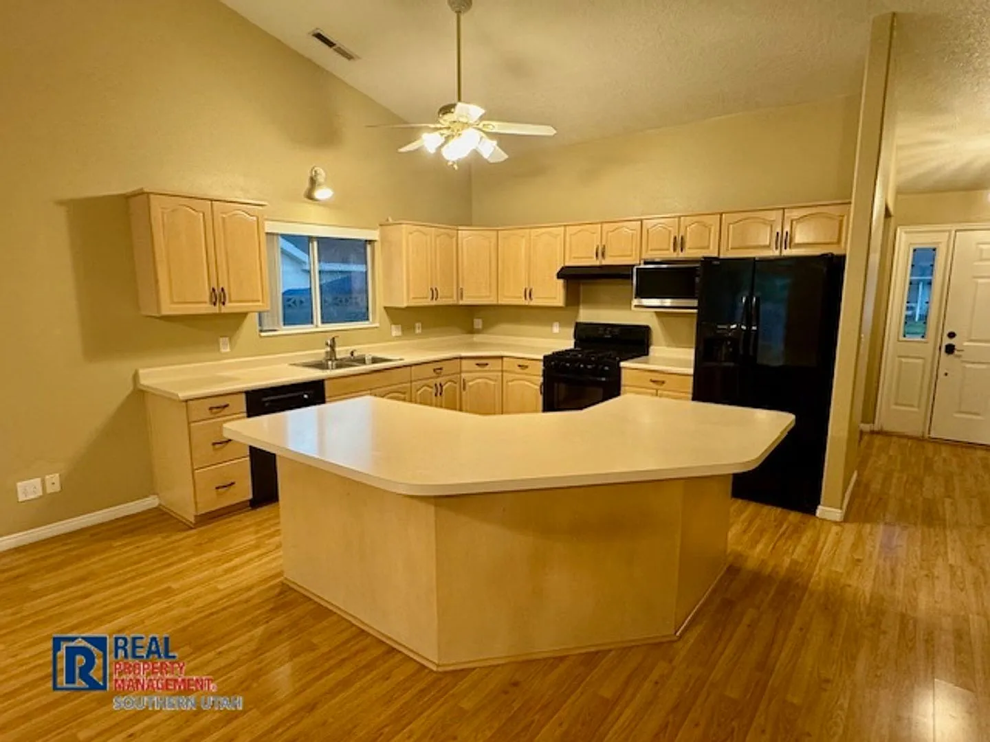 4 Bedroom Home — Photo 4