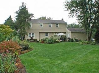 8 Grant Ln, Wayne, PA 19087