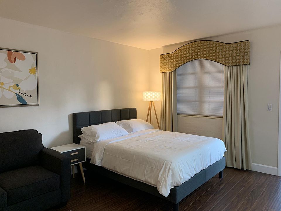 1st image of 742 N Michigan Ave #9