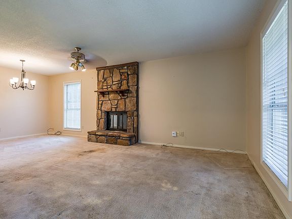 5th image of 3116 S Wesley Ct