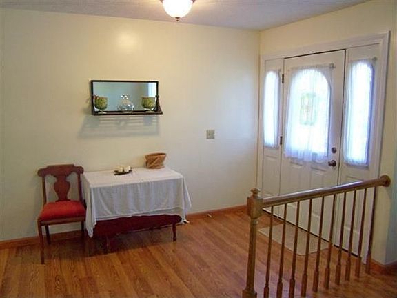 3rd image of 127 Chris Dr