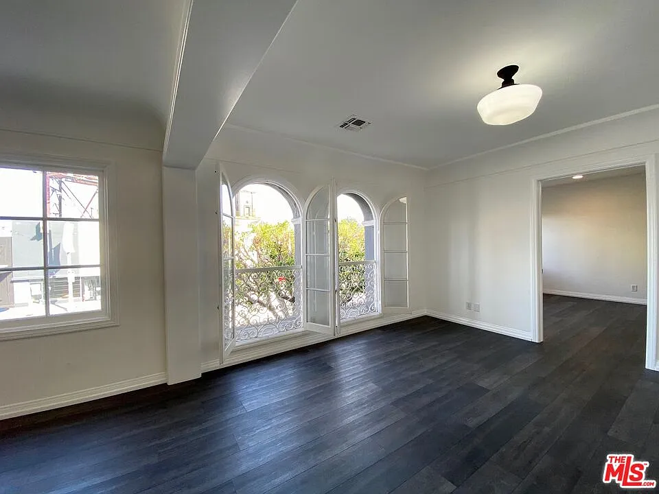 1 bed, 1.0 bath, 1400 sqft, $4,995 — Photo 4