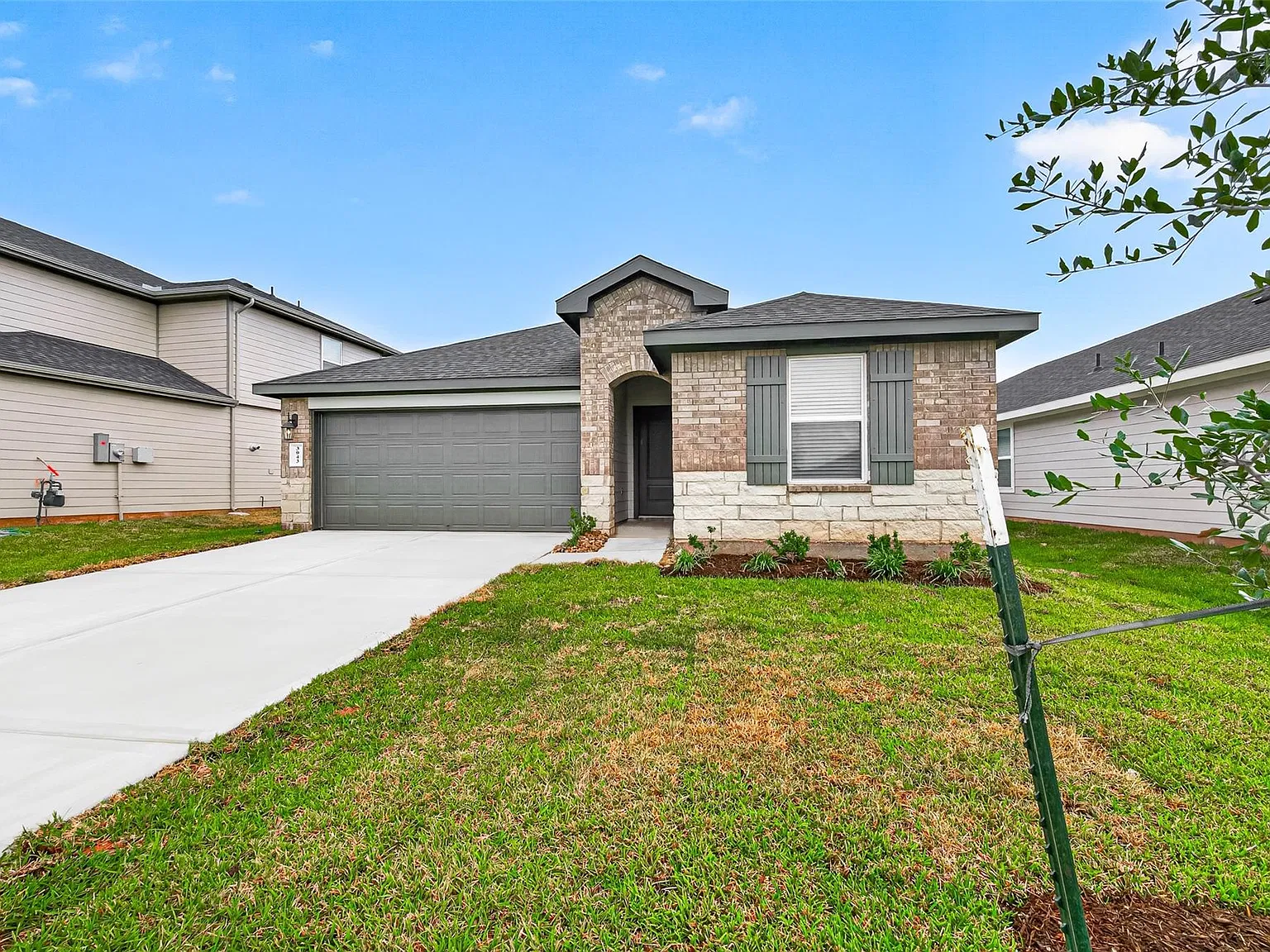 3 bed, 2.0 bath, 1595 sqft, $2,095 — Photo 3