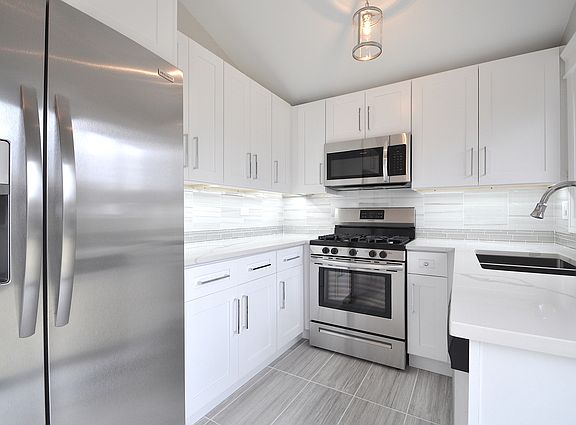 4th image of 2 Cherrywood Ct