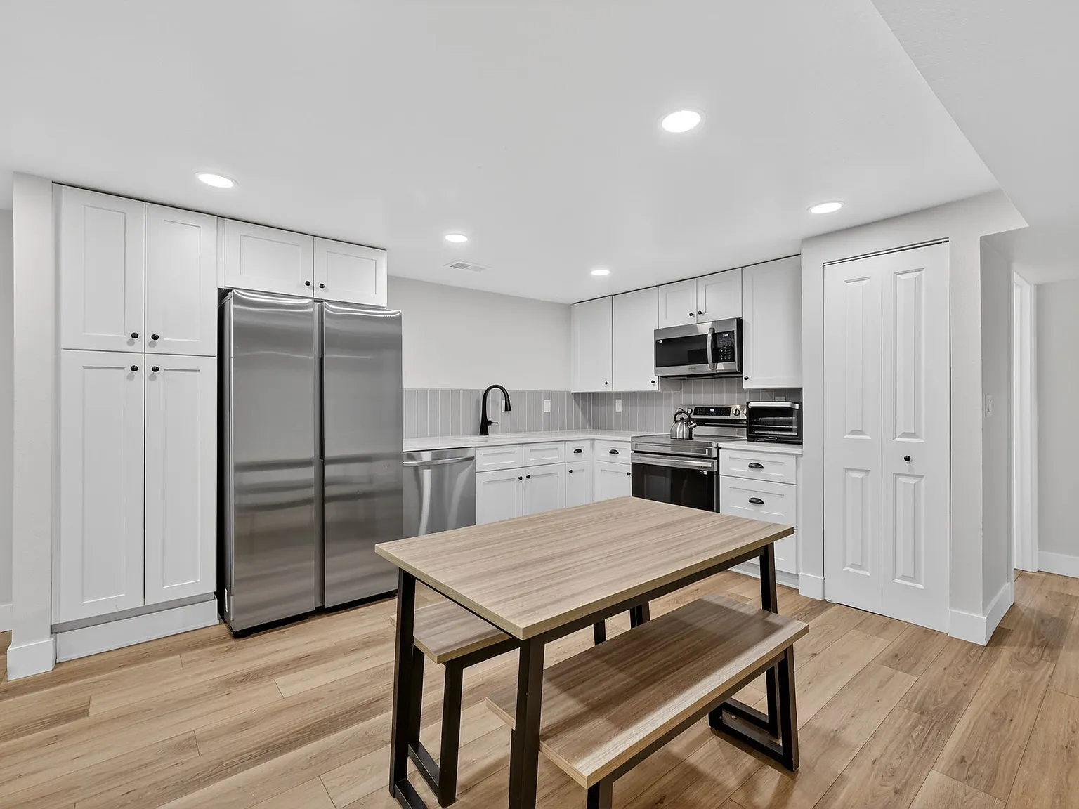 3 bed, 1200 sqft, $1,000 — Photo 2