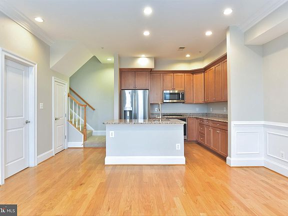 5th image of 512 N Royal St
