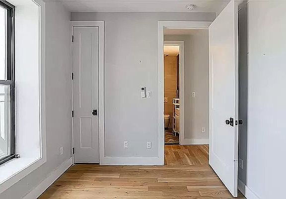 5th image of 715 De Kalb Ave #3B