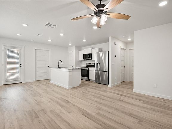 5th image of 13813 Fremont Ave