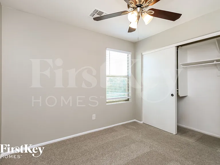 1422 E Penny Ln — Photo 10