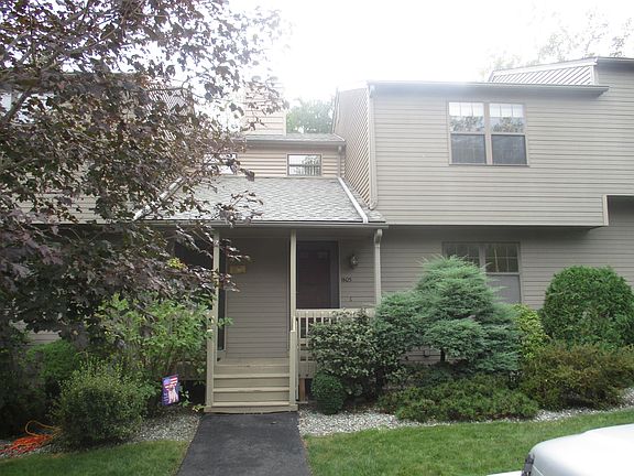 2nd image of 1405 Pinewood Dr