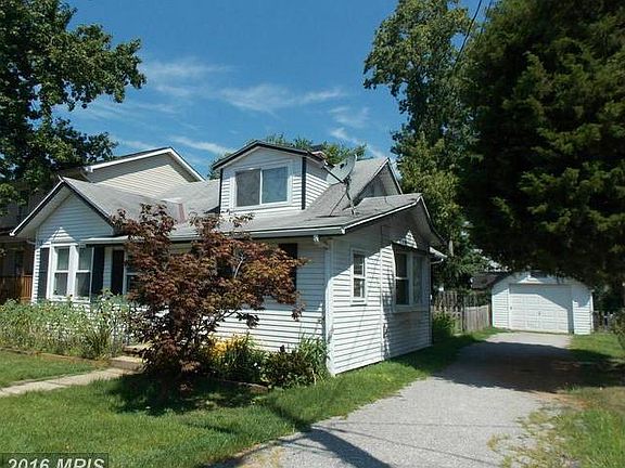 2nd image of 1224 Holly Ave