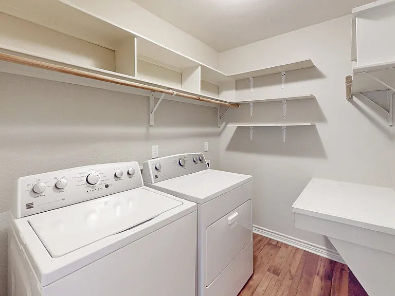 1120 Eagle Ave — Photo 11