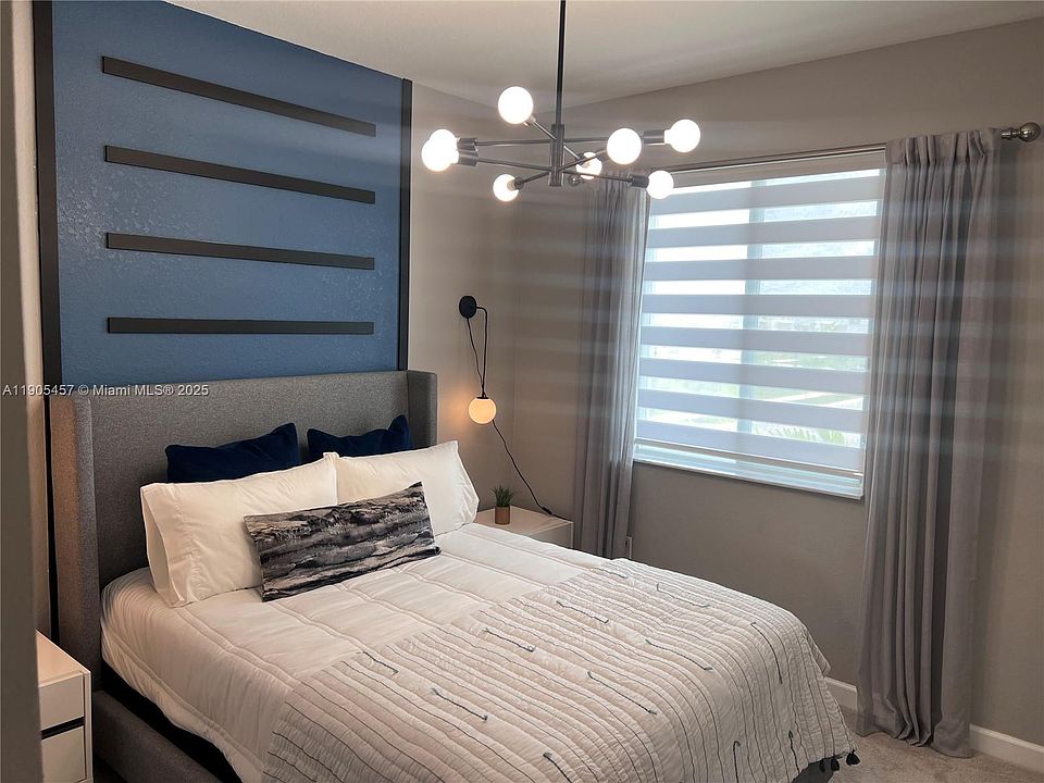 1st image of 640 SE 14th St #640
