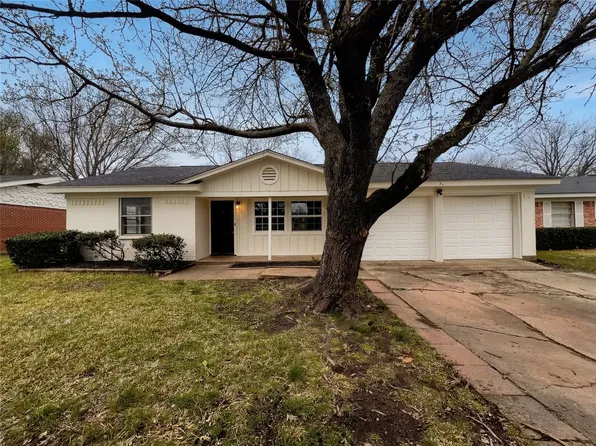 802 N Hughes St, Howe, TX 75459