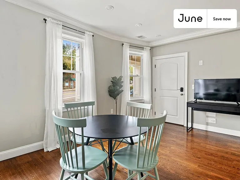490 Washington St — Photo 3