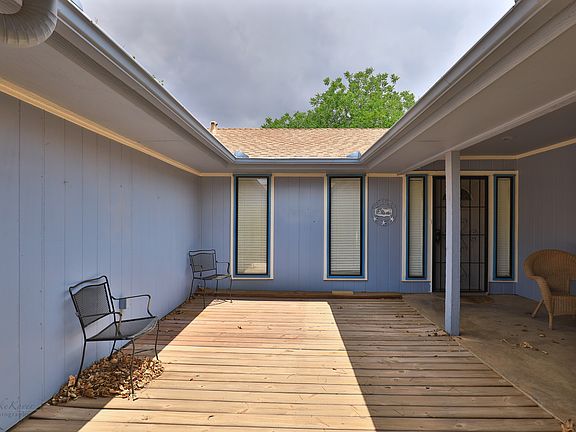 4th image of 2850 Arlington Ave