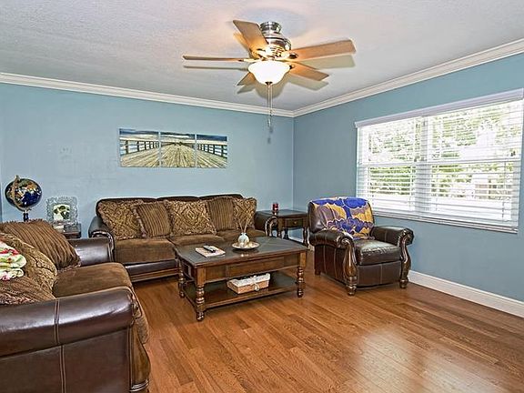 5th image of 1509 Hallam Ct S
