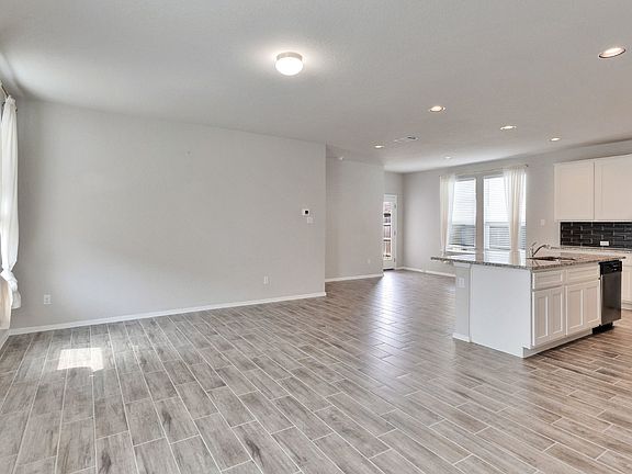4th image of 1105 Burin Dr