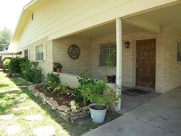3rd image of 411 N 39th St